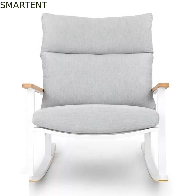 La sedia pieghevole della struttura del metallo espone al sole la sedia di oscillazione del patio della chaise-lounge 62X56.5X83cm fornitore