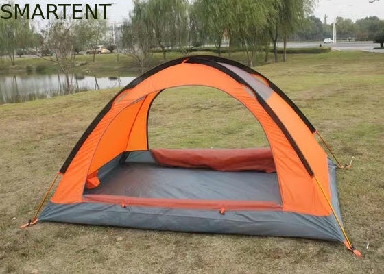 2 Persone Arancione PU3000MM Rivestito con telaio in poliestere in alluminio da 210 T Tenda impermeabile pop-up con borsa da trasporto fornitore