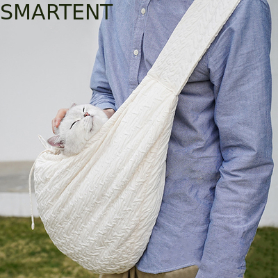Cute forniture per animali da compagnia bianco colore poliestere sacchetto spalla per animali da compagnia invernale caldo sacchetto crossbody morbido e confortevole fornitore