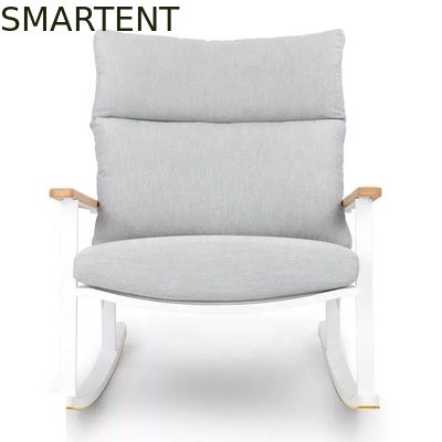 Acquistare La sedia pieghevole della struttura del metallo espone al sole la sedia di oscillazione del patio della chaise-lounge 62X56.5X83cm fabbricazione online